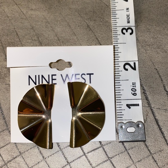 Nine West Metallic Earrings NWT - Picture 2 of 2